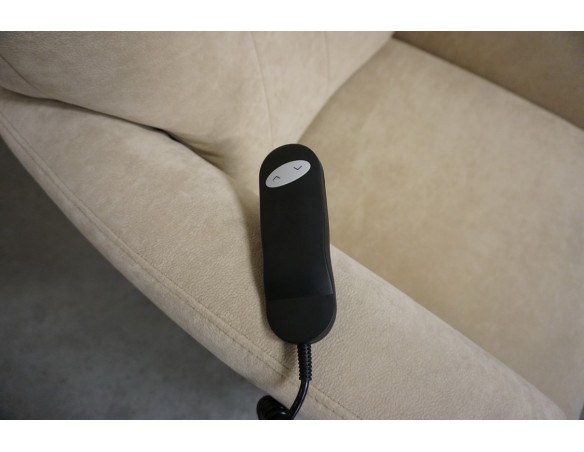 FOTEL ELEKTRYCZNY GERIATRYCZNY Z FUNKCJĄ POMOCY WSTAWANIA 3w1