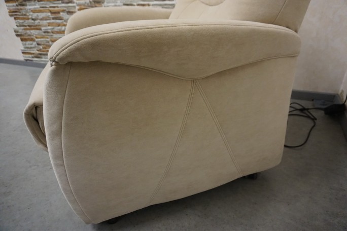 FOTEL ELEKTRYCZNY GERIATRYCZNY Z FUNKCJĄ POMOCY...