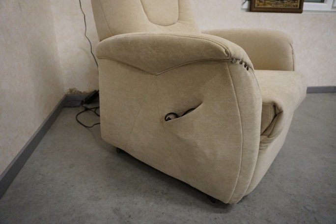 FOTEL ELEKTRYCZNY GERIATRYCZNY Z FUNKCJĄ POMOCY...