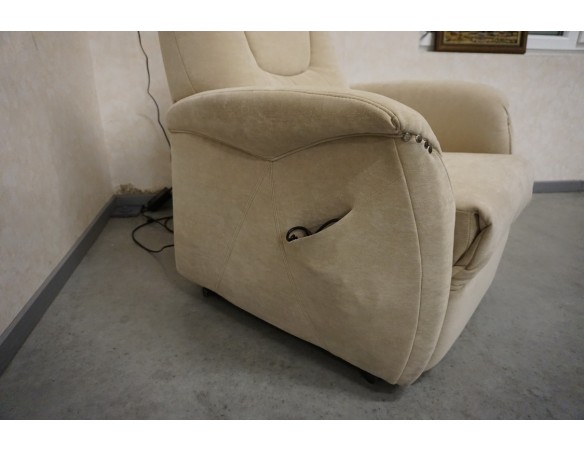 FOTEL ELEKTRYCZNY GERIATRYCZNY Z FUNKCJĄ POMOCY WSTAWANIA 3w1