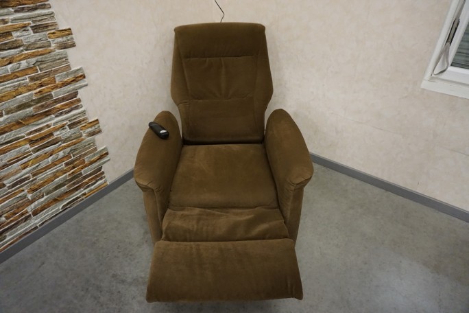 FOTEL ELEKTRYCZNY GERIATRYCZNY Z FUNKCJĄ POMOCY...