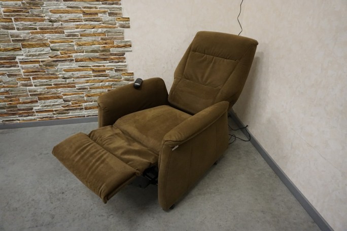 FOTEL ELEKTRYCZNY GERIATRYCZNY Z FUNKCJĄ POMOCY...