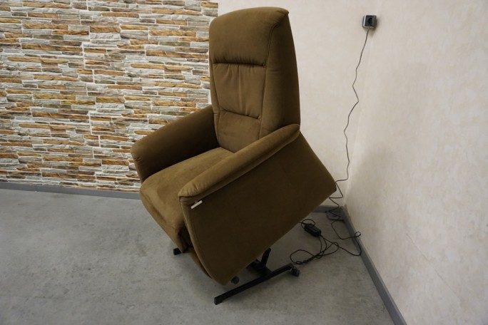FOTEL ELEKTRYCZNY GERIATRYCZNY Z FUNKCJĄ POMOCY WSTAWANIA 3w1
