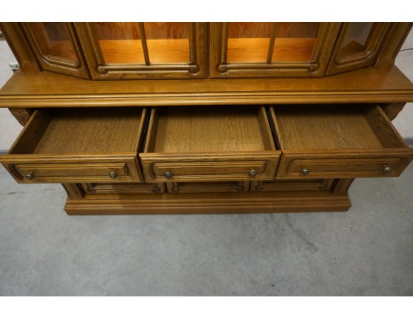 WITRYNA Z KOMODĄ PODŚWIETLANA SZKLANE PÓŁKI SZER. 163 CM