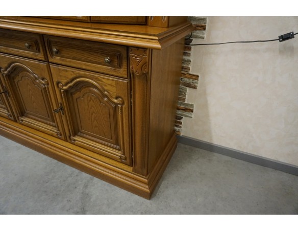 WITRYNA Z KOMODĄ PODŚWIETLANA SZKLANE PÓŁKI SZER. 163 CM