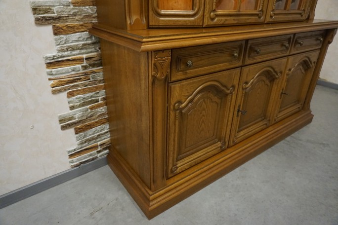 WITRYNA Z KOMODĄ PODŚWIETLANA SZKLANE PÓŁKI...