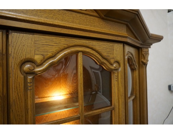 WITRYNA Z KOMODĄ PODŚWIETLANA SZKLANE PÓŁKI SZER. 163 CM