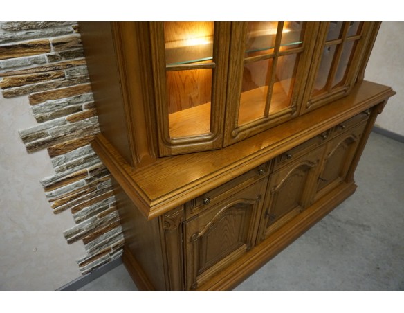 WITRYNA Z KOMODĄ PODŚWIETLANA SZKLANE PÓŁKI SZER. 163 CM