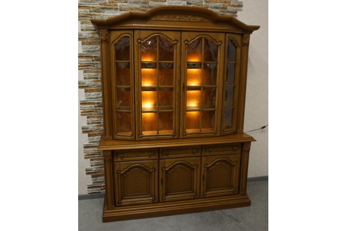 WITRYNA Z KOMODĄ PODŚWIETLANA SZKLANE PÓŁKI...