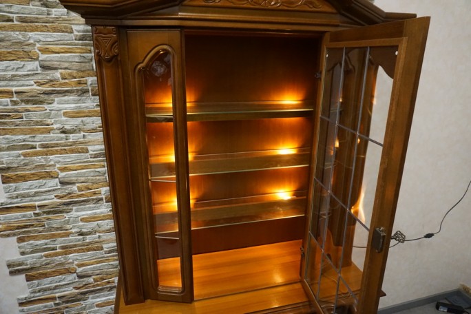 WITRYNA Z KOMODĄ ORZECH WĄSKA PODŚWIETLANA...