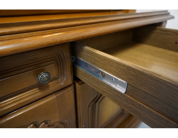 WITRYNA Z KOMODĄ ORZECH WĄSKA PODŚWIETLANA SZER. 118 CM