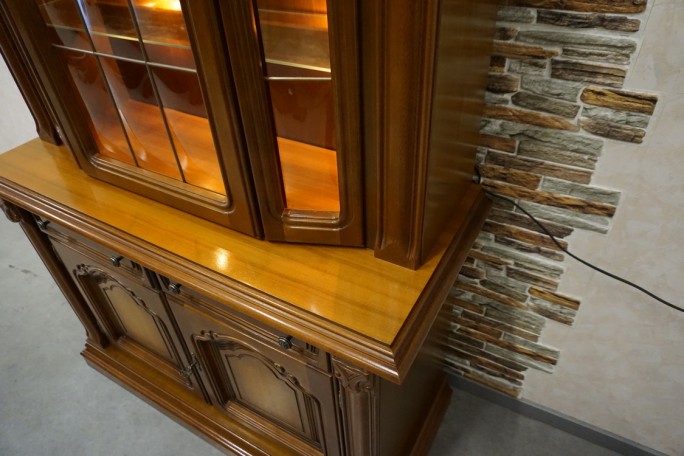 WITRYNA Z KOMODĄ ORZECH WĄSKA PODŚWIETLANA...