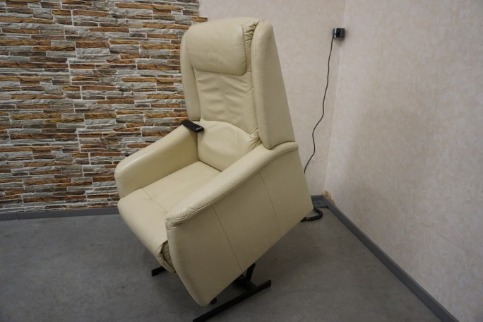 FOTEL ELEKTRYCZNY HUKLA POMOC WSTAWANIA SKÓRA JASNA 3w1