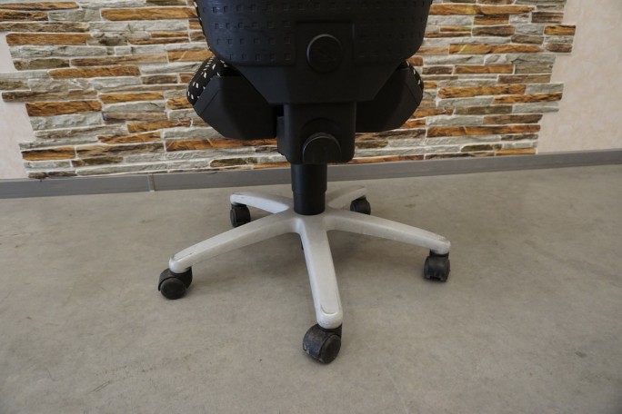 KRZESŁO BIUROWE OBROTOWE 60/60 CM