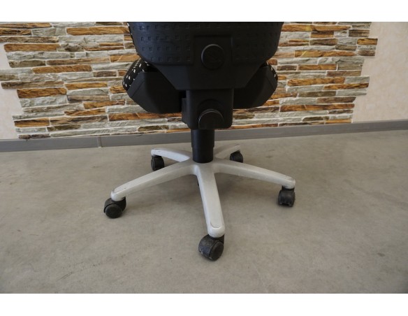 KRZESŁO BIUROWE OBROTOWE 60/60 CM