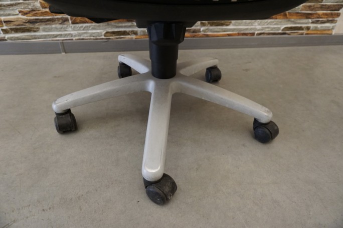 KRZESŁO BIUROWE OBROTOWE 60/60 CM