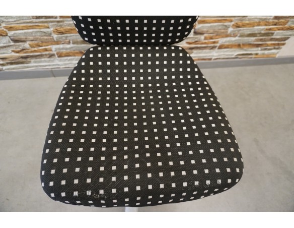 KRZESŁO BIUROWE OBROTOWE 60/60 CM