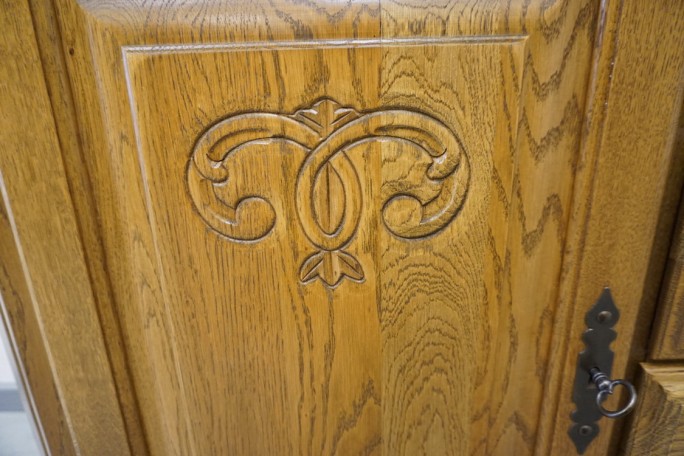 WITYRNA Z KOMODĄ DĘBOWA SZER. 160 CM