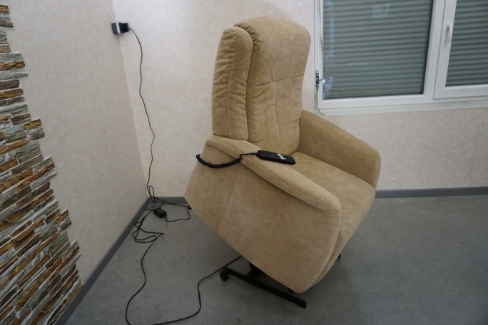 FOTEL ELEKTRYCZNY NA PILOTA FUNKCJA POMOCY...