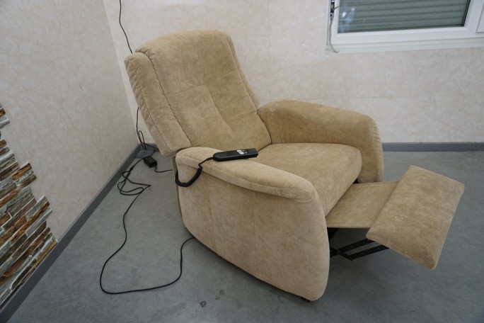 FOTEL ELEKTRYCZNY NA PILOTA FUNKCJA POMOCY...