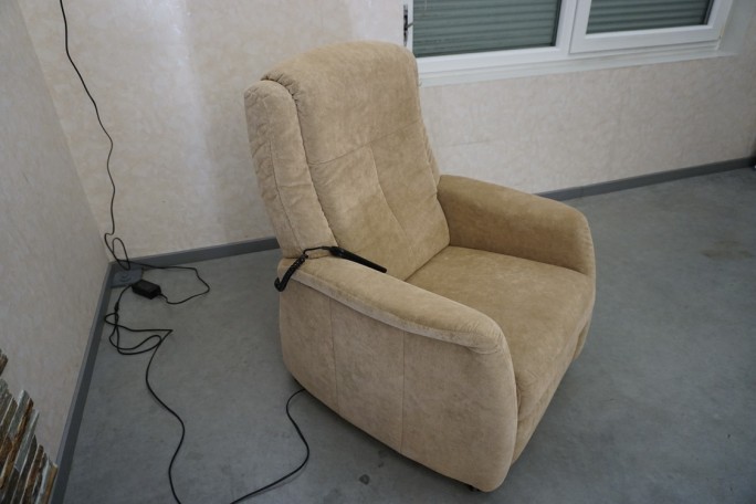 FOTEL ELEKTRYCZNY NA PILOTA FUNKCJA POMOCY...