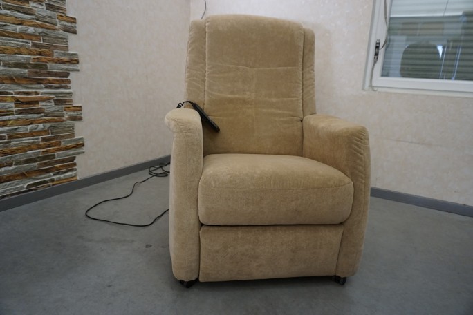 FOTEL ELEKTRYCZNY NA PILOTA FUNKCJA POMOCY...