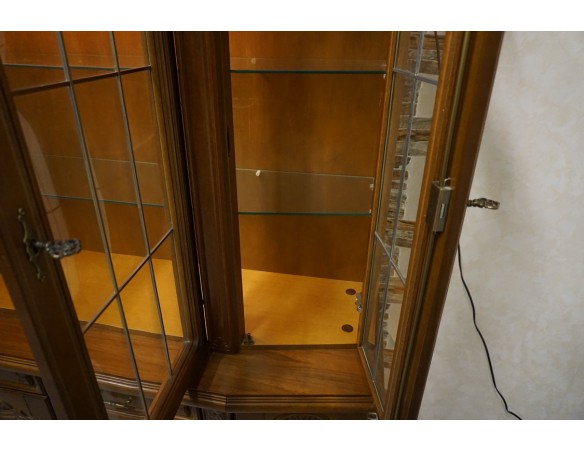 WITRYNA Z KOMODĄ ORZECHOWA PODŚWIETLANA SZER. 175 CM