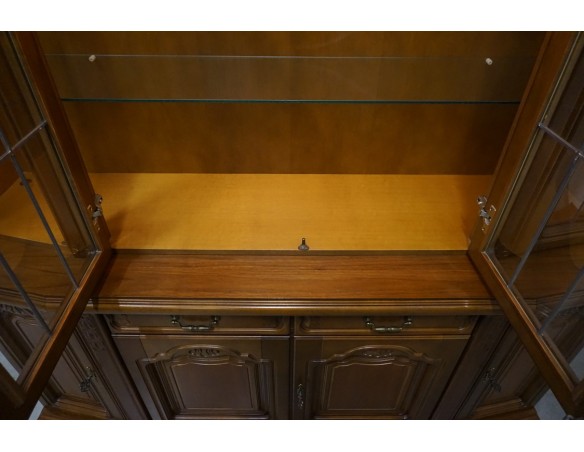 WITRYNA Z KOMODĄ ORZECHOWA PODŚWIETLANA SZER. 175 CM