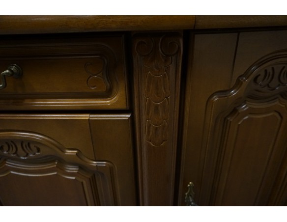 WITRYNA Z KOMODĄ ORZECHOWA PODŚWIETLANA SZER. 175 CM