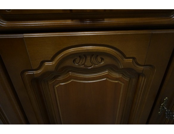 WITRYNA Z KOMODĄ ORZECHOWA PODŚWIETLANA SZER. 175 CM