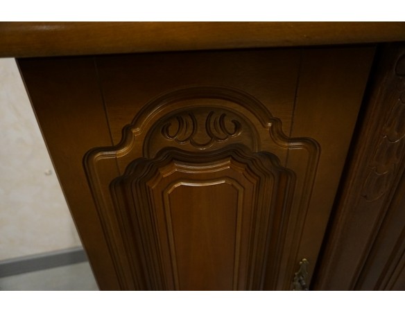 WITRYNA Z KOMODĄ ORZECHOWA PODŚWIETLANA SZER. 175 CM