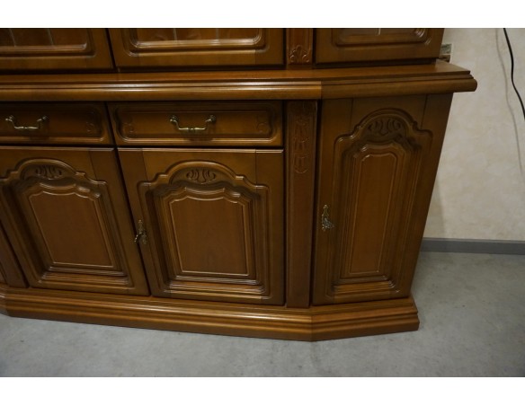 WITRYNA Z KOMODĄ ORZECHOWA PODŚWIETLANA SZER. 175 CM