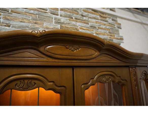 WITRYNA Z KOMODĄ ORZECHOWA PODŚWIETLANA SZER. 175 CM