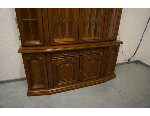 WITRYNA Z KOMODĄ ORZECHOWA PODŚWIETLANA SZER. 175 CM