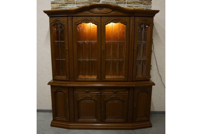 WITRYNA Z KOMODĄ ORZECHOWA PODŚWIETLANA SZER....