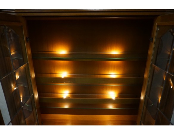 WITRYNA Z KOMODĄ ORZECHOWA PODŚWIETLANA SZER. 169 CM