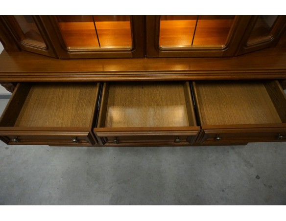 WITRYNA Z KOMODĄ ORZECHOWA PODŚWIETLANA SZER. 169 CM