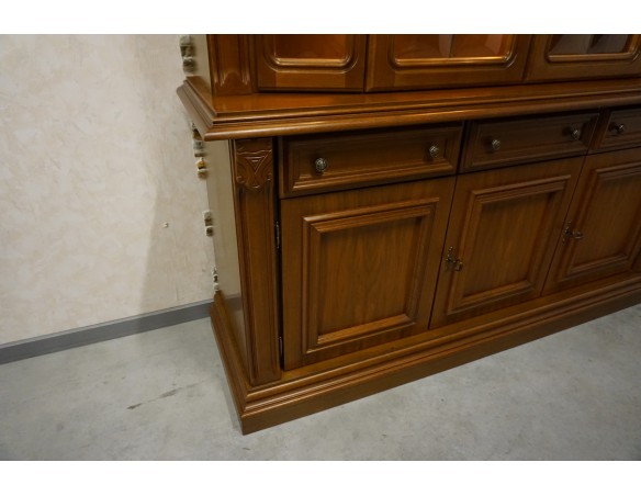 WITRYNA Z KOMODĄ ORZECHOWA PODŚWIETLANA SZER. 169 CM