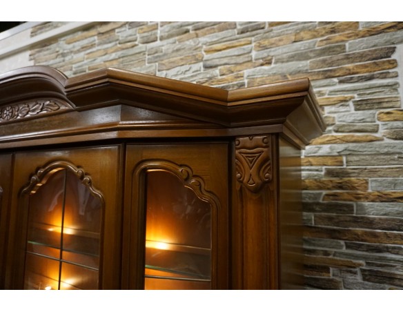 WITRYNA Z KOMODĄ ORZECHOWA PODŚWIETLANA SZER. 169 CM