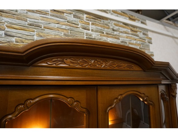 WITRYNA Z KOMODĄ ORZECHOWA PODŚWIETLANA SZER. 169 CM