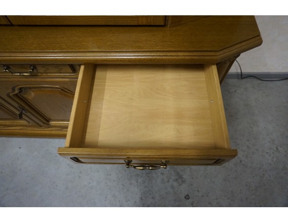 WITRYNA Z KOMODĄ DĘBOWA PODŚWIETLANA 5 DRZWIOWA SZER. 160 CM