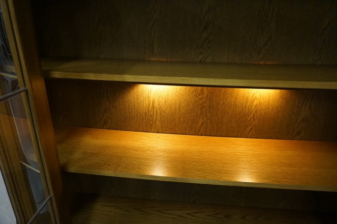 WITRYNA Z KOMODĄ DĘBOWA PODŚWIETLANA 5 DRZWIOWA...