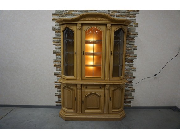 WITRYNA Z KOMODĄ  JASNA PODŚWIETLANA SZER. 140 CM