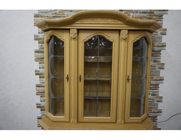 WITRYNA Z KOMODĄ  JASNA PODŚWIETLANA SZER. 140 CM