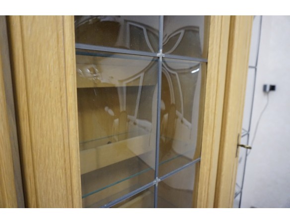 WITRYNA Z KOMODĄ  JASNA PODŚWIETLANA SZER. 140 CM