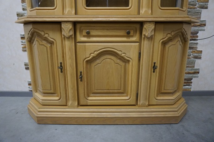 WITRYNA Z KOMODĄ  JASNA PODŚWIETLANA SZER. 140 CM