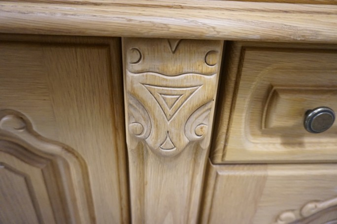 WITRYNA Z KOMODĄ  JASNA PODŚWIETLANA SZER. 140 CM