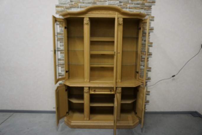 WITRYNA Z KOMODĄ  JASNA PODŚWIETLANA SZER. 140 CM