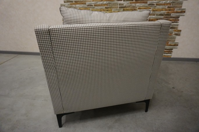 FOTEL DUŻY JASNY MATERIAŁOWY SZER. 82 CM