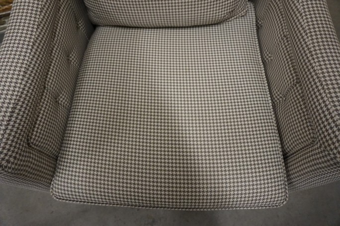 FOTEL DUŻY JASNY MATERIAŁOWY SZER. 82 CM